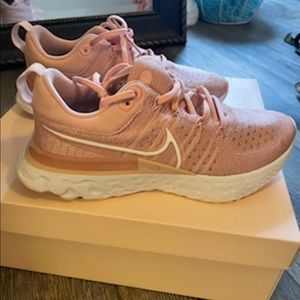 Nike react infinity sneakers